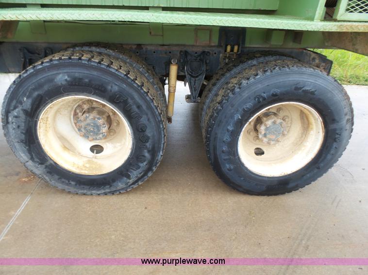 image for item K7171 1996 International 8200 hydro mulcher truck