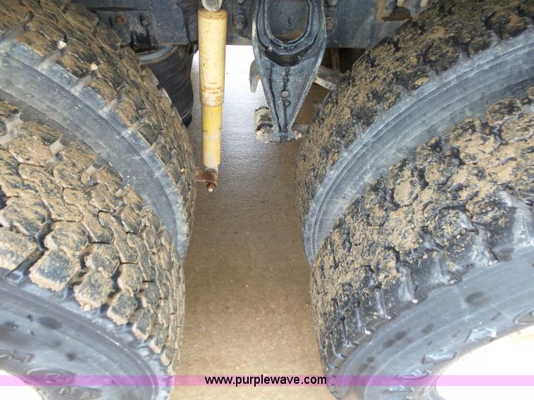 image for item K7171 1996 International 8200 hydro mulcher truck