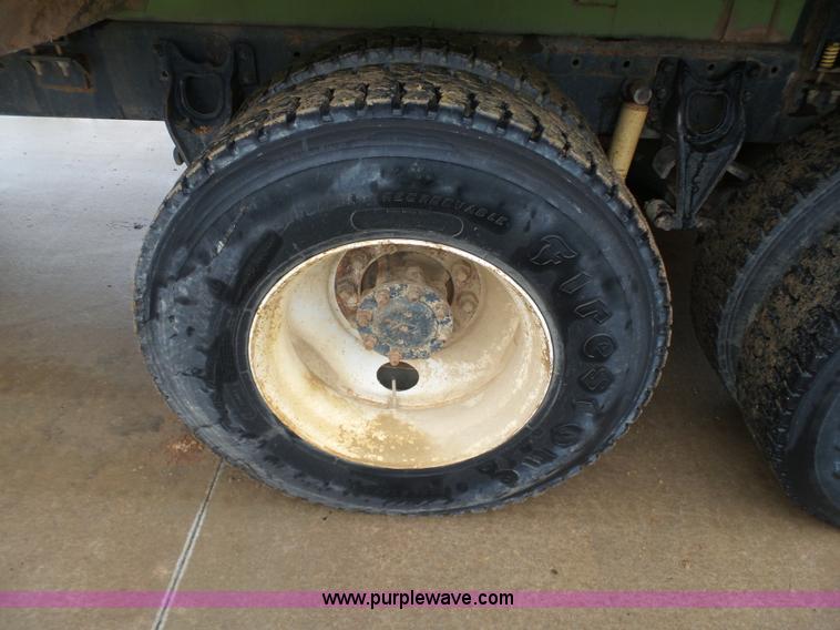 image for item K7171 1996 International 8200 hydro mulcher truck