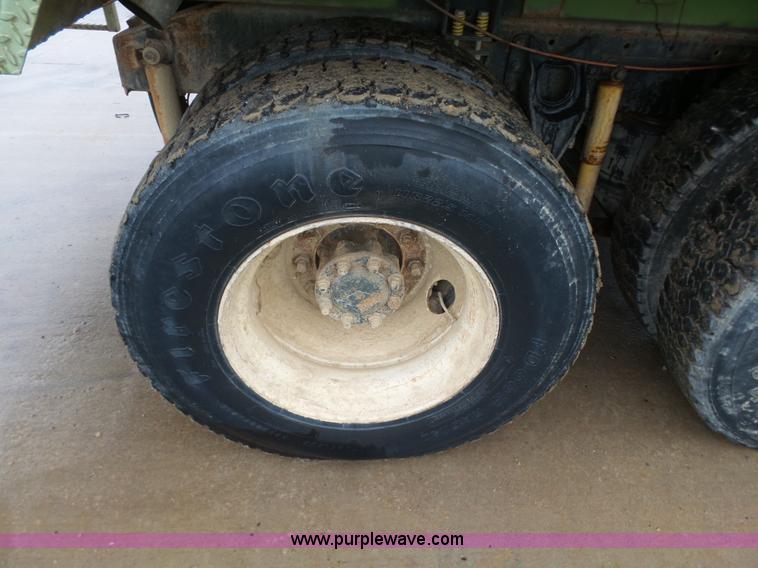 image for item K7171 1996 International 8200 hydro mulcher truck