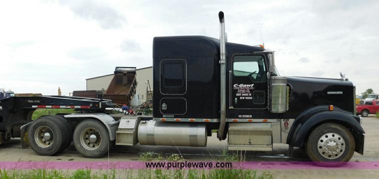 image for item K7172 2003 Kenworth W900 semi truck