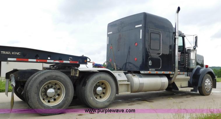 image for item K7172 2003 Kenworth W900 semi truck