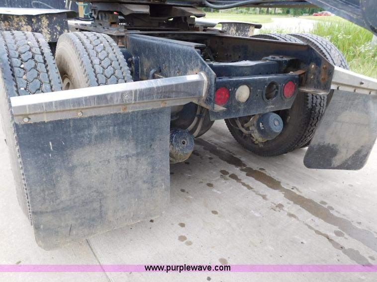 image for item K7172 2003 Kenworth W900 semi truck