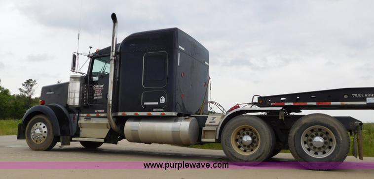 image for item K7172 2003 Kenworth W900 semi truck