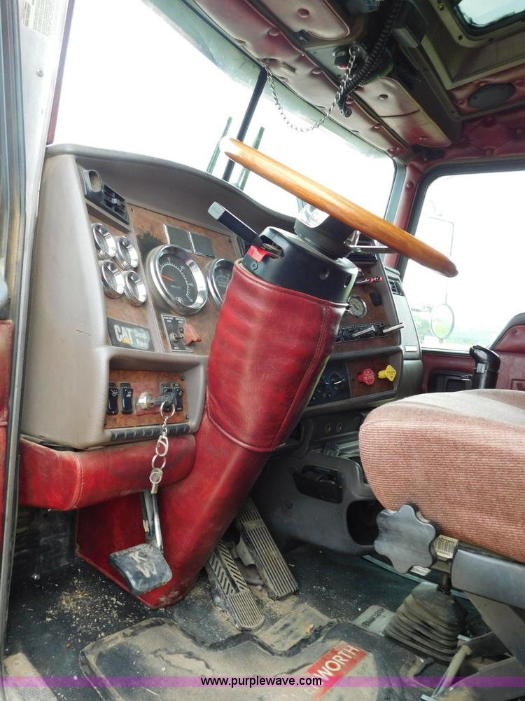 image for item K7172 2003 Kenworth W900 semi truck