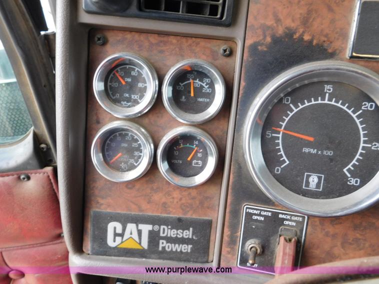 image for item K7172 2003 Kenworth W900 semi truck