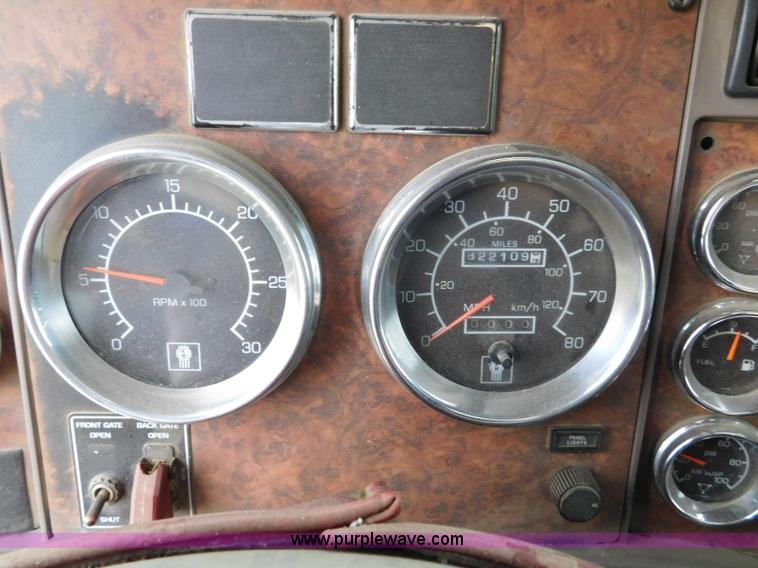 image for item K7172 2003 Kenworth W900 semi truck