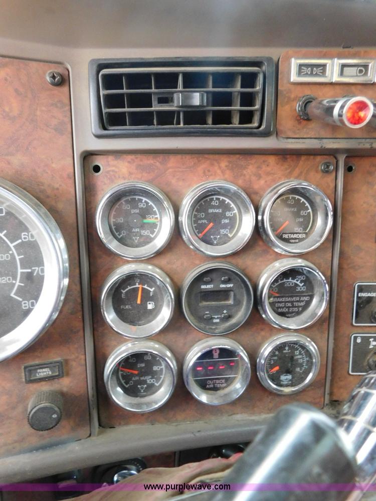 image for item K7172 2003 Kenworth W900 semi truck