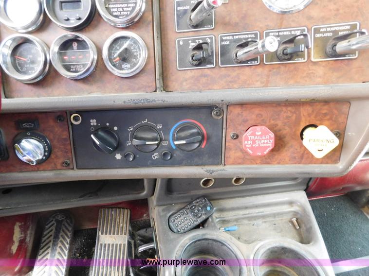 image for item K7172 2003 Kenworth W900 semi truck