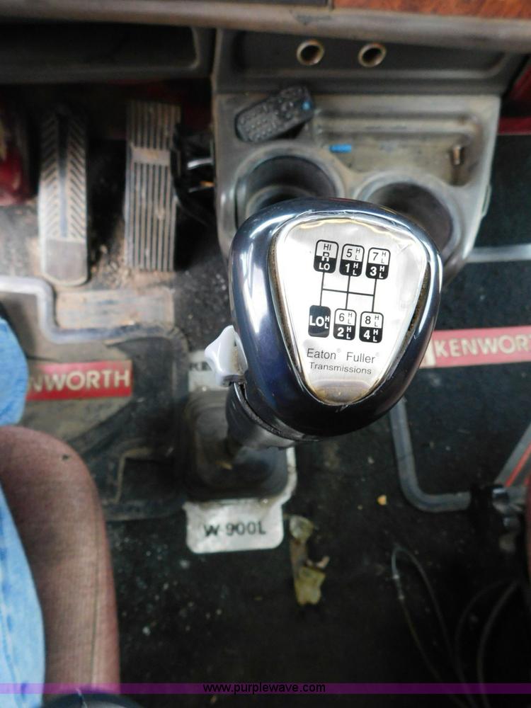 image for item K7172 2003 Kenworth W900 semi truck