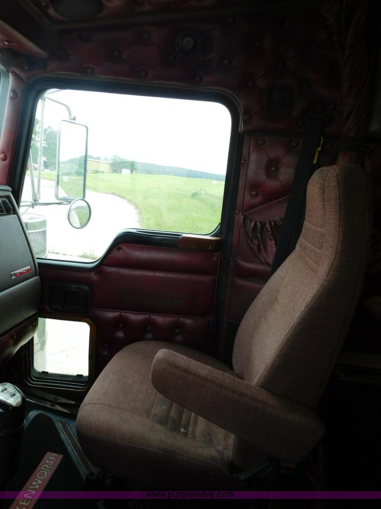 image for item K7172 2003 Kenworth W900 semi truck