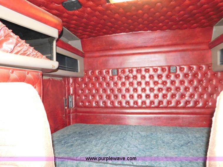 image for item K7172 2003 Kenworth W900 semi truck