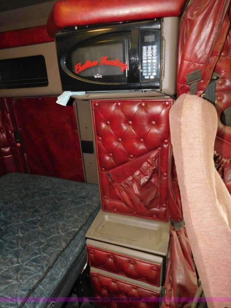 image for item K7172 2003 Kenworth W900 semi truck