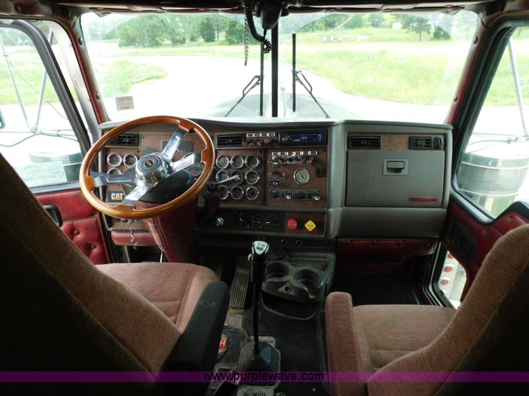 image for item K7172 2003 Kenworth W900 semi truck