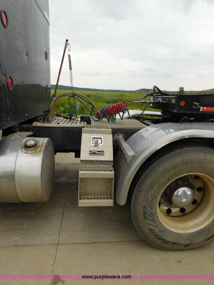 image for item K7172 2003 Kenworth W900 semi truck