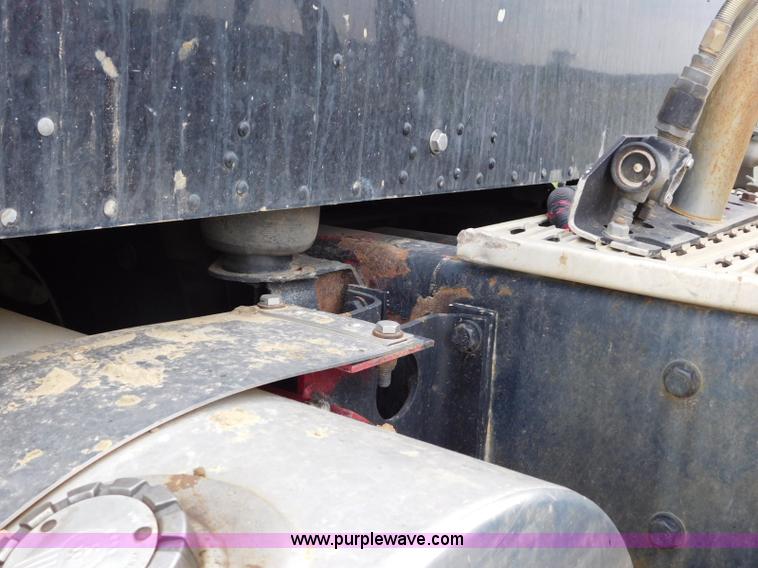 image for item K7172 2003 Kenworth W900 semi truck