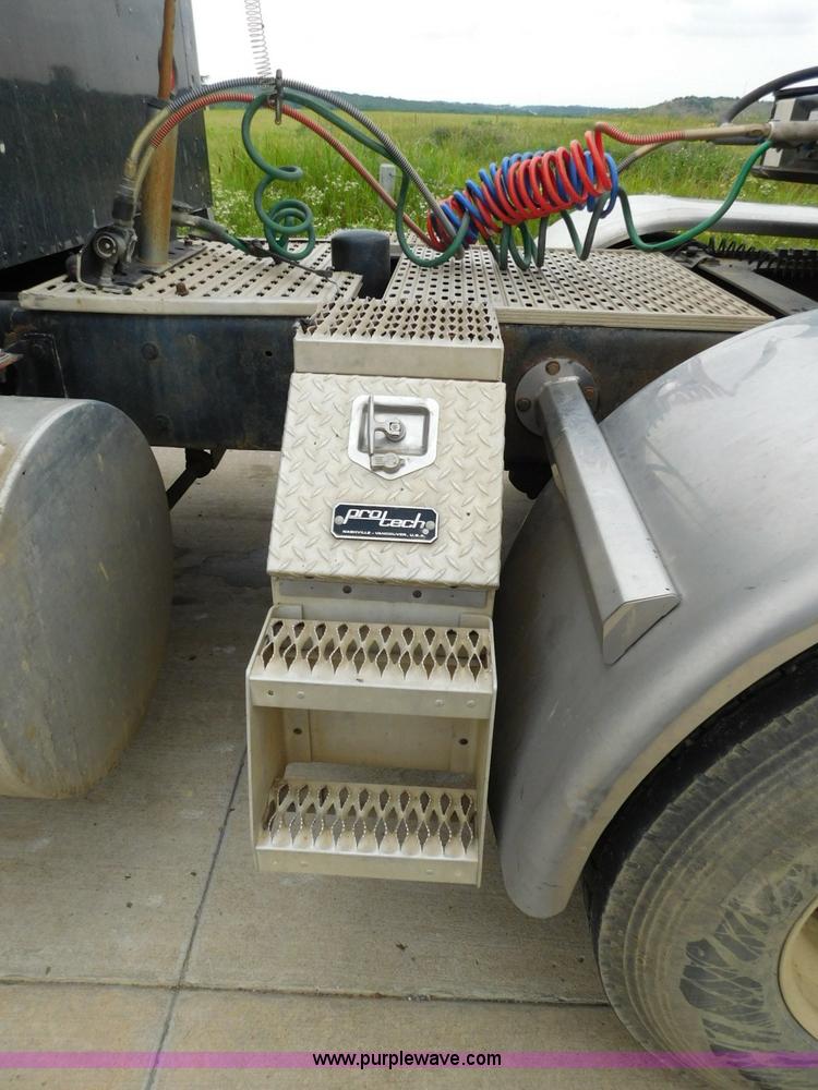 image for item K7172 2003 Kenworth W900 semi truck