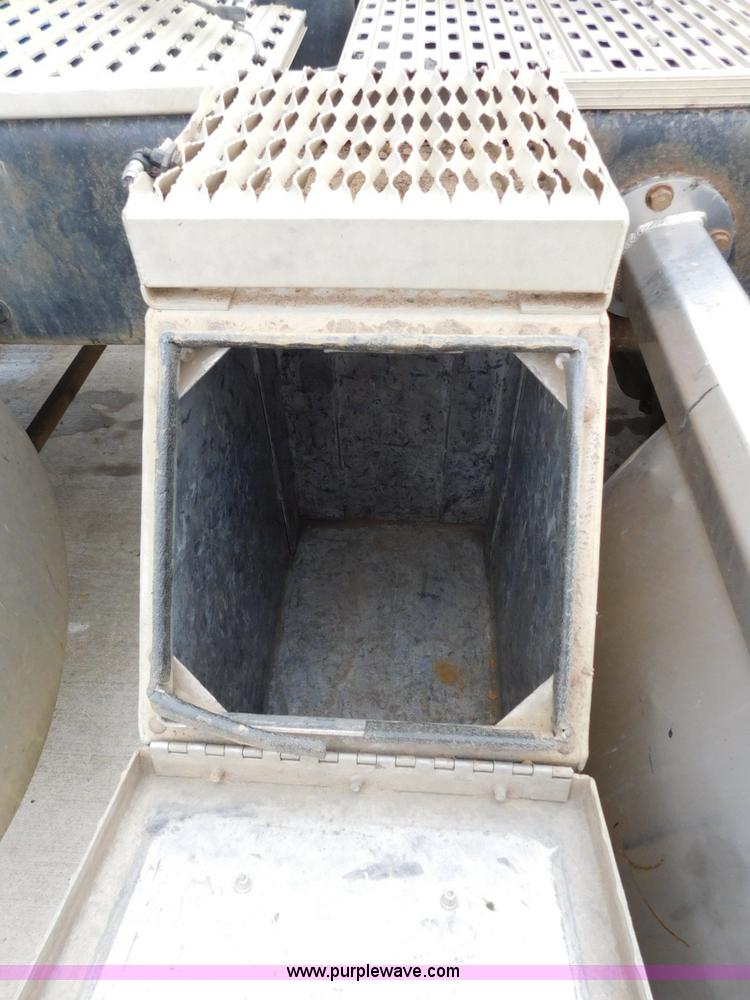 image for item K7172 2003 Kenworth W900 semi truck