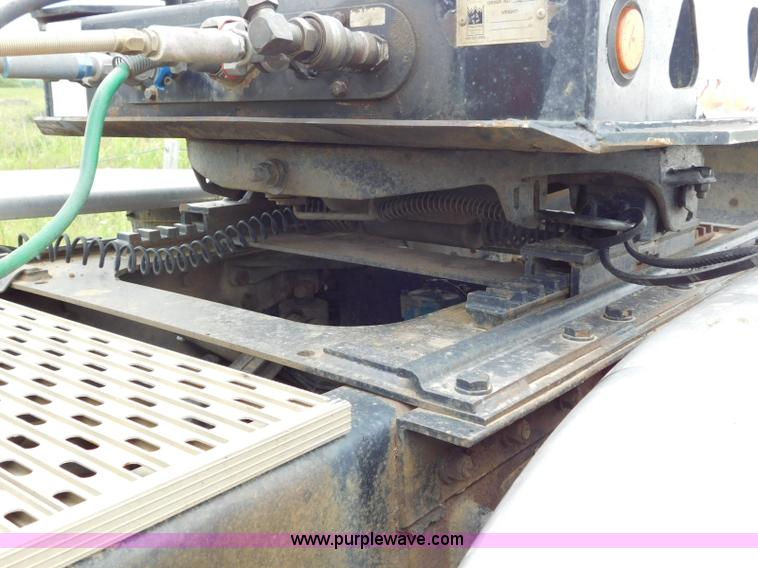 image for item K7172 2003 Kenworth W900 semi truck