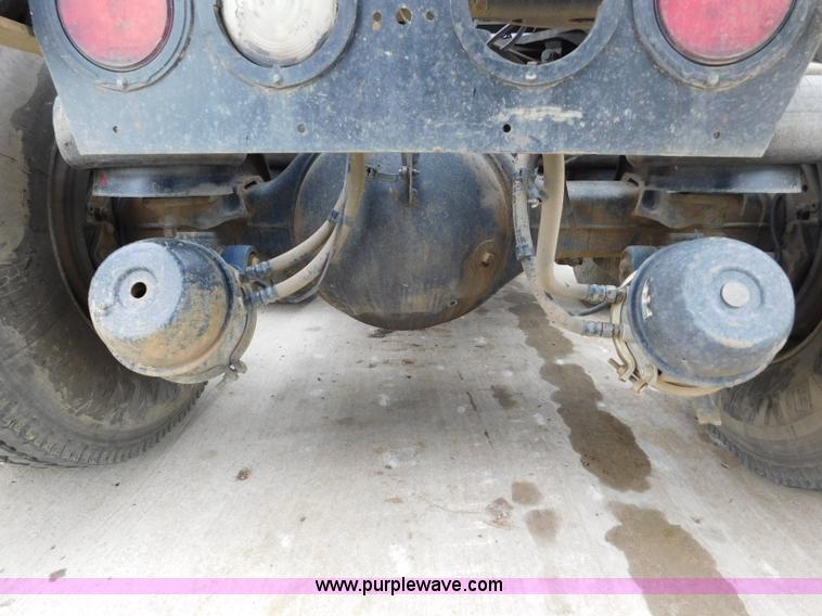 image for item K7172 2003 Kenworth W900 semi truck