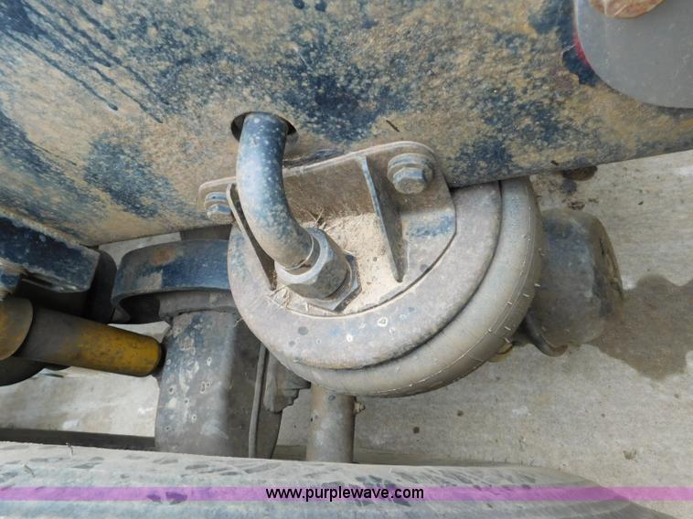 image for item K7172 2003 Kenworth W900 semi truck