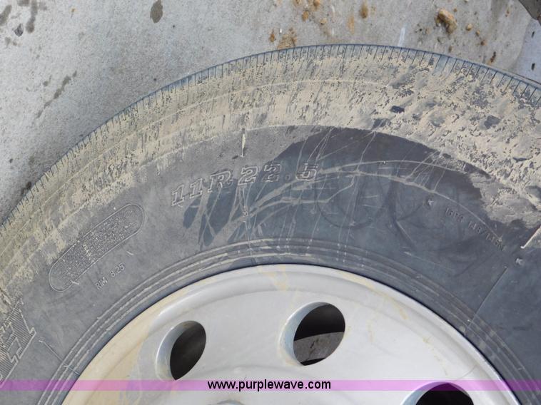 image for item K7172 2003 Kenworth W900 semi truck