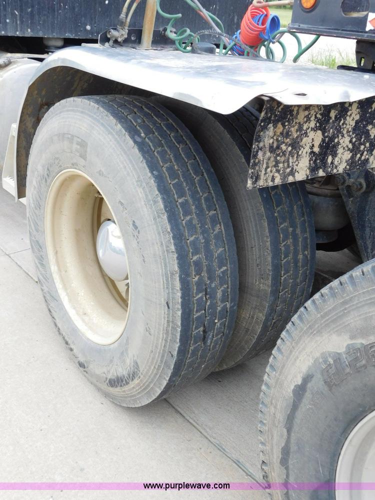 image for item K7172 2003 Kenworth W900 semi truck