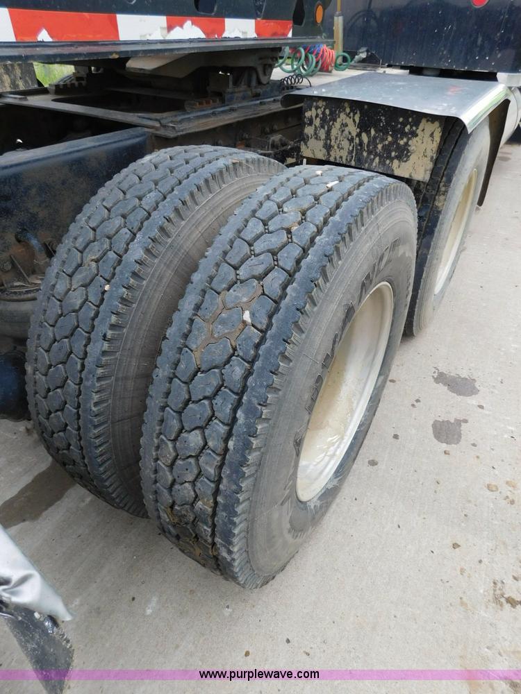 image for item K7172 2003 Kenworth W900 semi truck