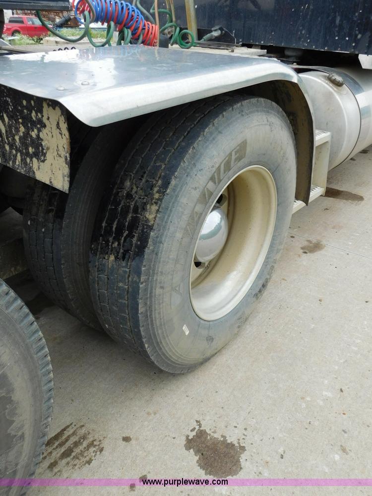 image for item K7172 2003 Kenworth W900 semi truck