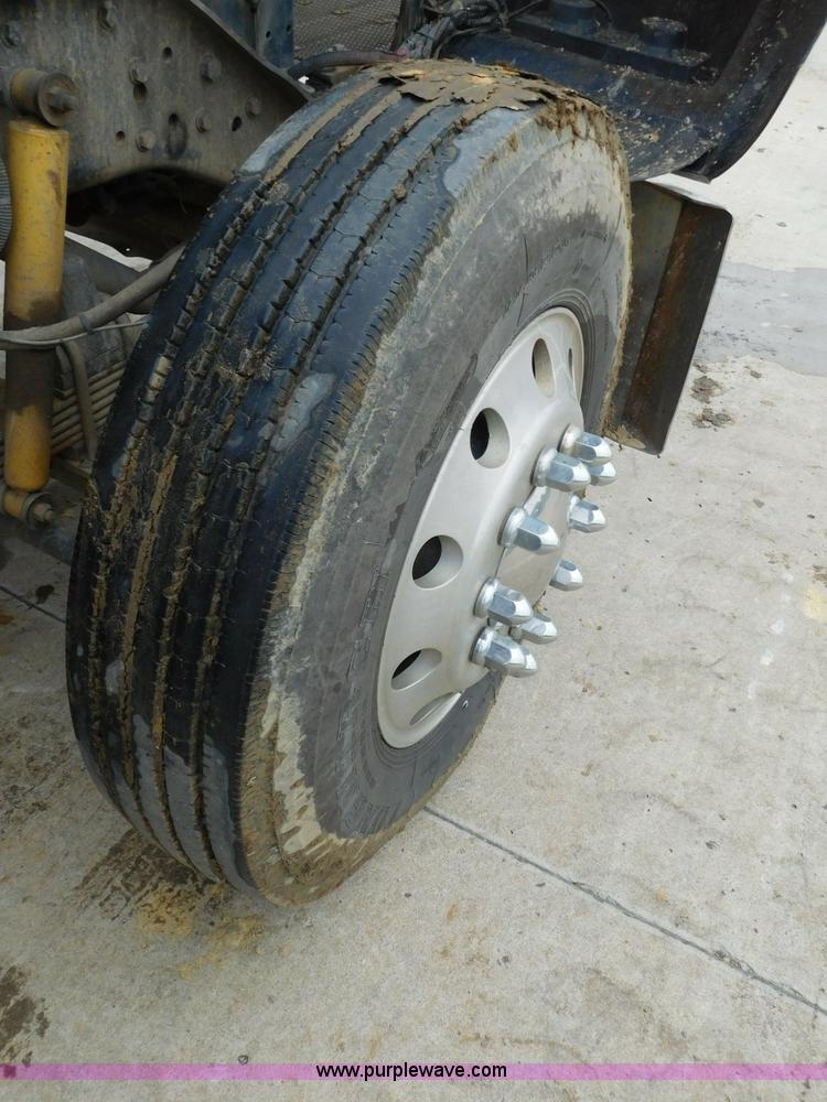 image for item K7172 2003 Kenworth W900 semi truck