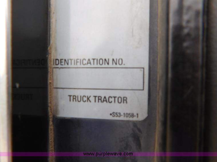 image for item K7172 2003 Kenworth W900 semi truck