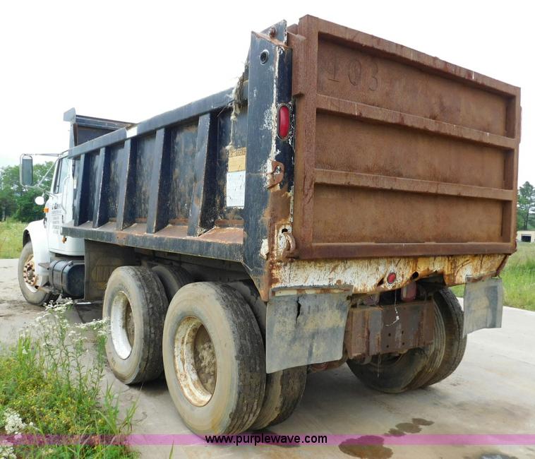 image for item K7174 2002 International F4900 dump truck