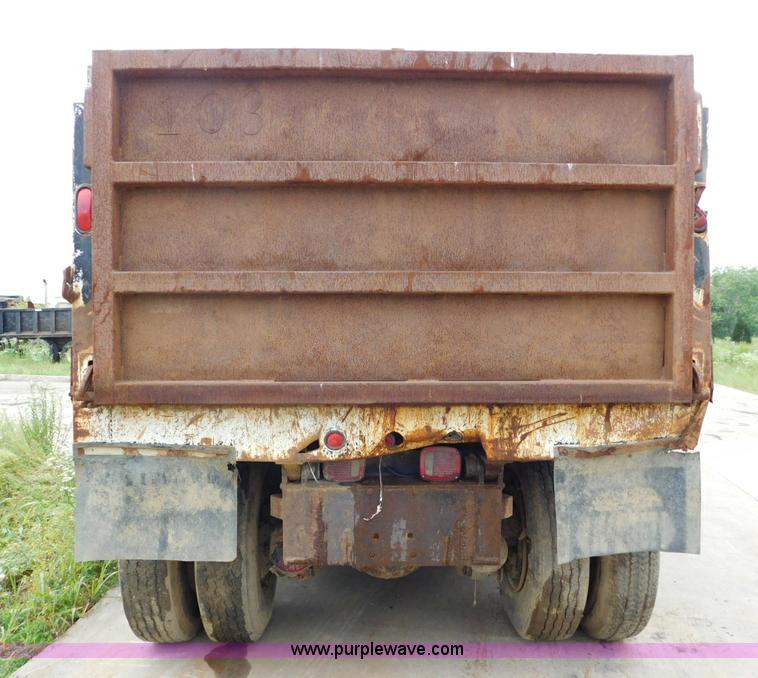 image for item K7174 2002 International F4900 dump truck