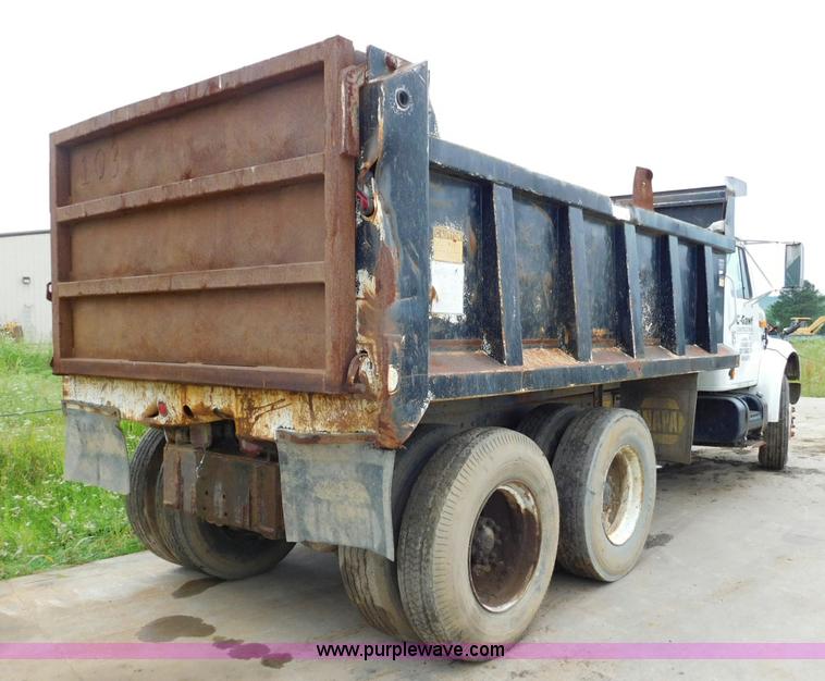 image for item K7174 2002 International F4900 dump truck