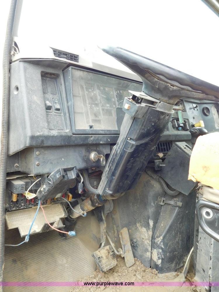 image for item K7174 2002 International F4900 dump truck