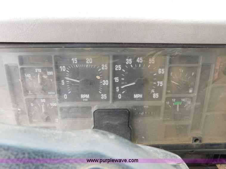 image for item K7174 2002 International F4900 dump truck