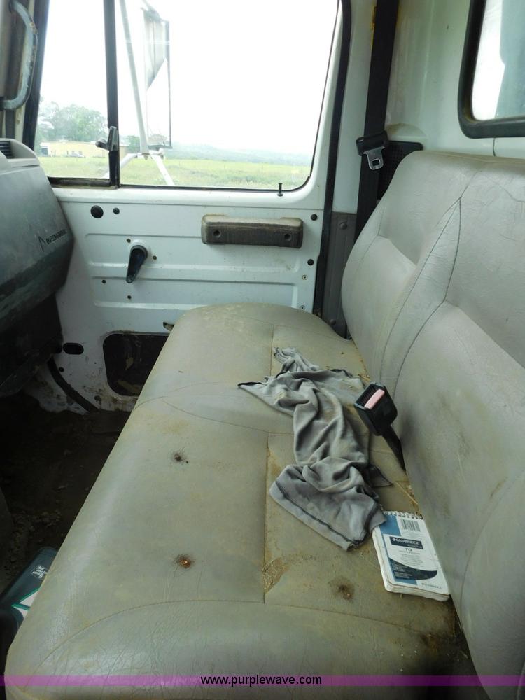 image for item K7174 2002 International F4900 dump truck