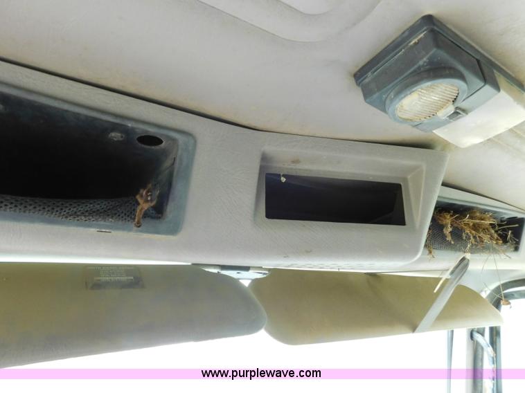 image for item K7174 2002 International F4900 dump truck