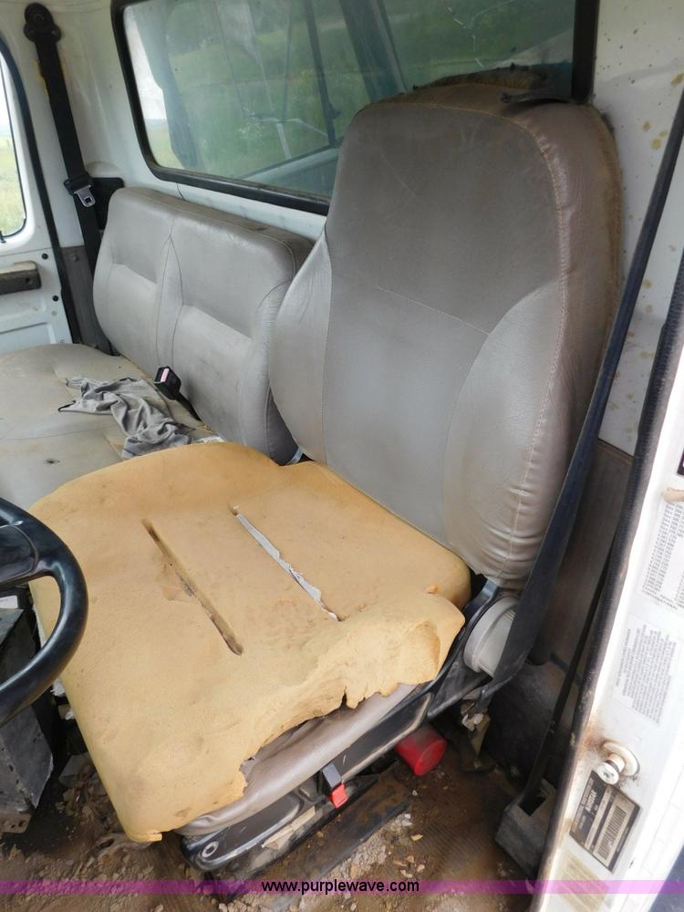 image for item K7174 2002 International F4900 dump truck