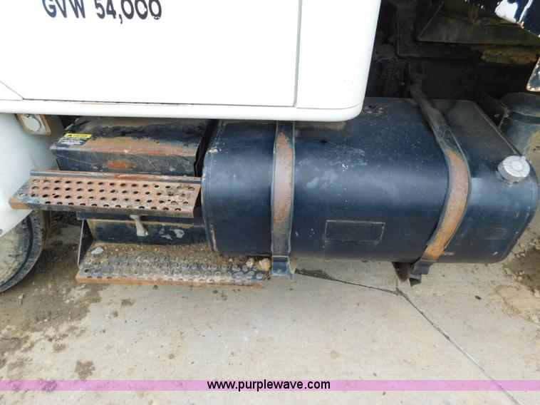 image for item K7174 2002 International F4900 dump truck