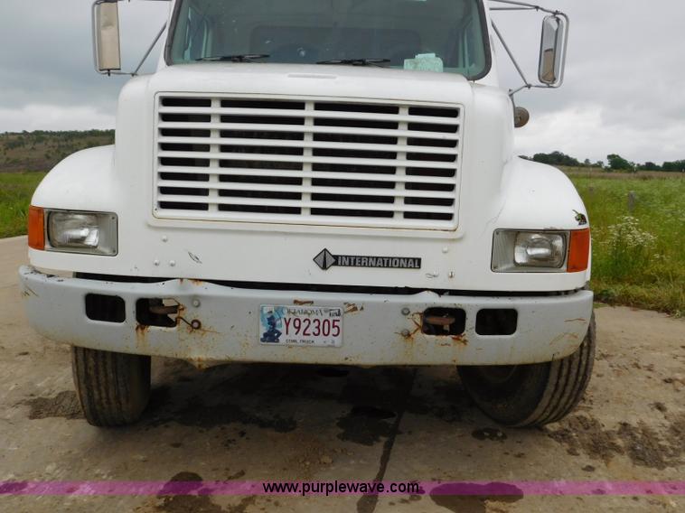 image for item K7174 2002 International F4900 dump truck