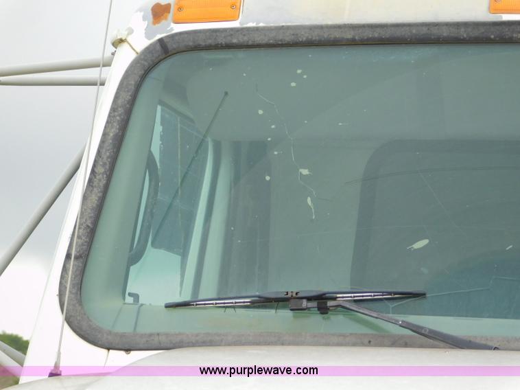 image for item K7174 2002 International F4900 dump truck