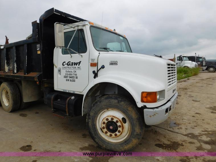 image for item K7174 2002 International F4900 dump truck