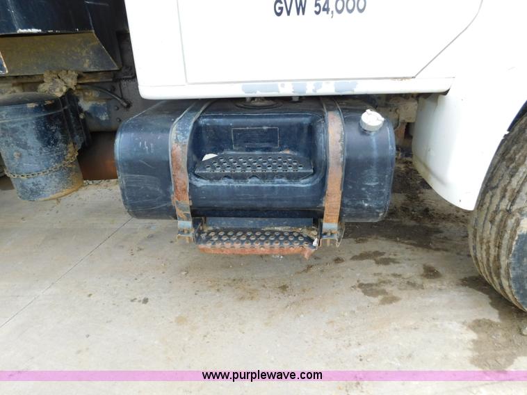 image for item K7174 2002 International F4900 dump truck