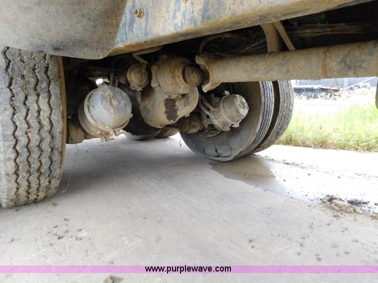 image for item K7174 2002 International F4900 dump truck