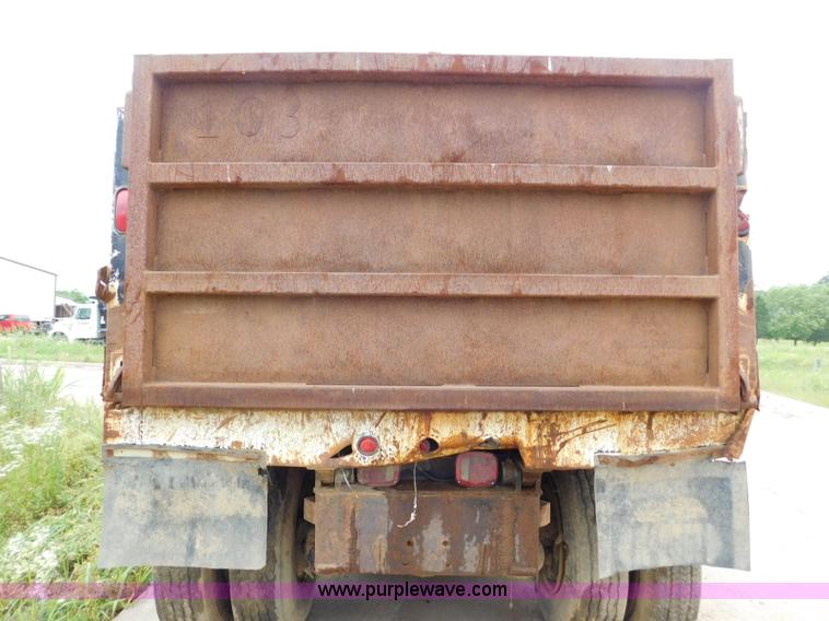 image for item K7174 2002 International F4900 dump truck