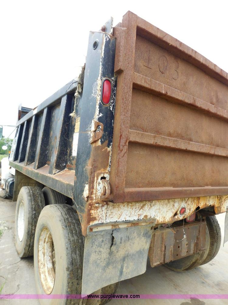 image for item K7174 2002 International F4900 dump truck