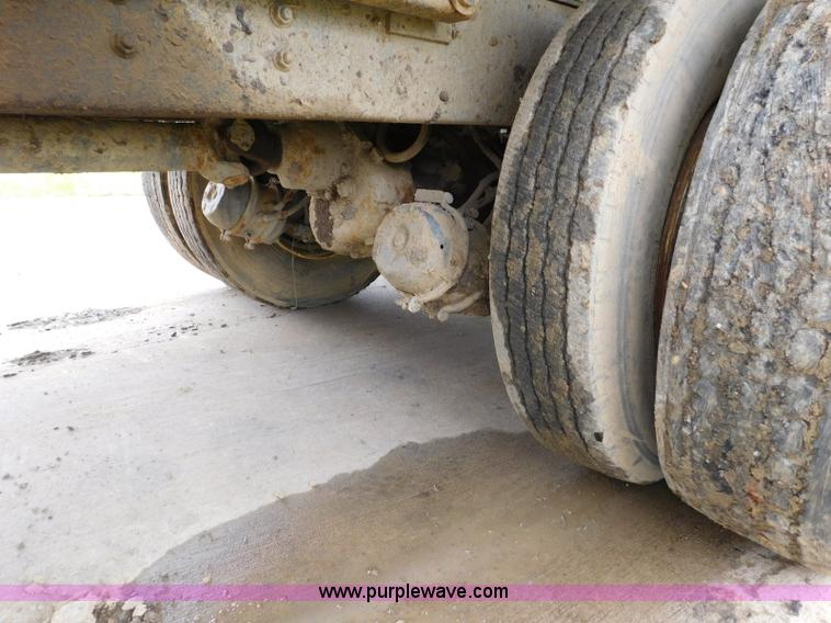 image for item K7174 2002 International F4900 dump truck