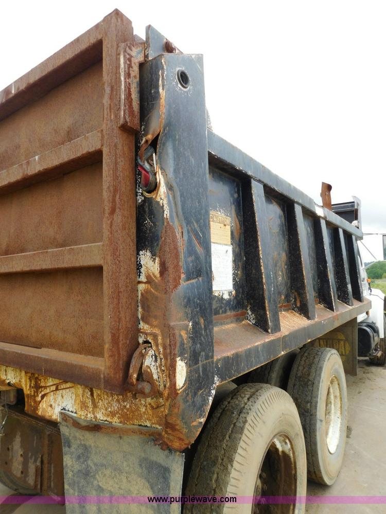 image for item K7174 2002 International F4900 dump truck