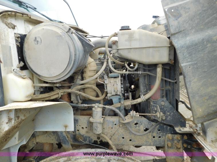 image for item K7174 2002 International F4900 dump truck